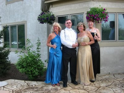 05-01-04_Mike&Ladies