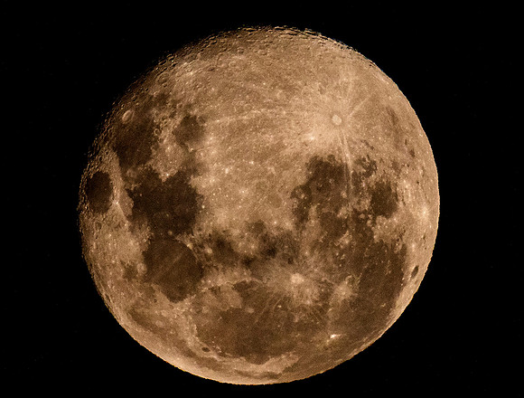 9V3A3123 moon
