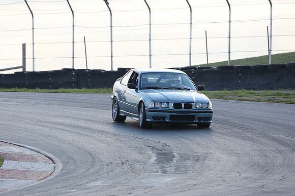1Y1A4894